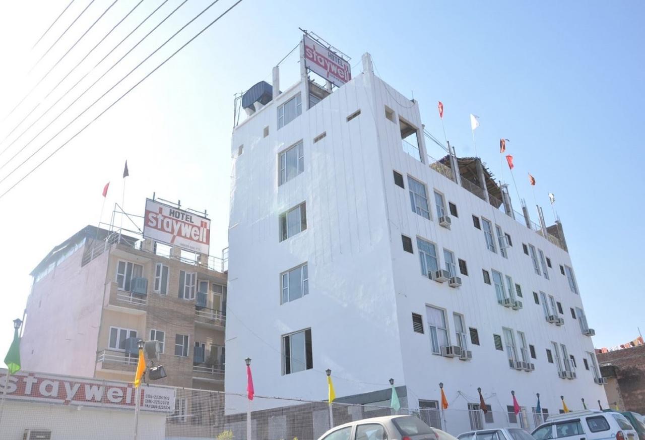 Staywell Hotel Pathānkot Extérieur photo