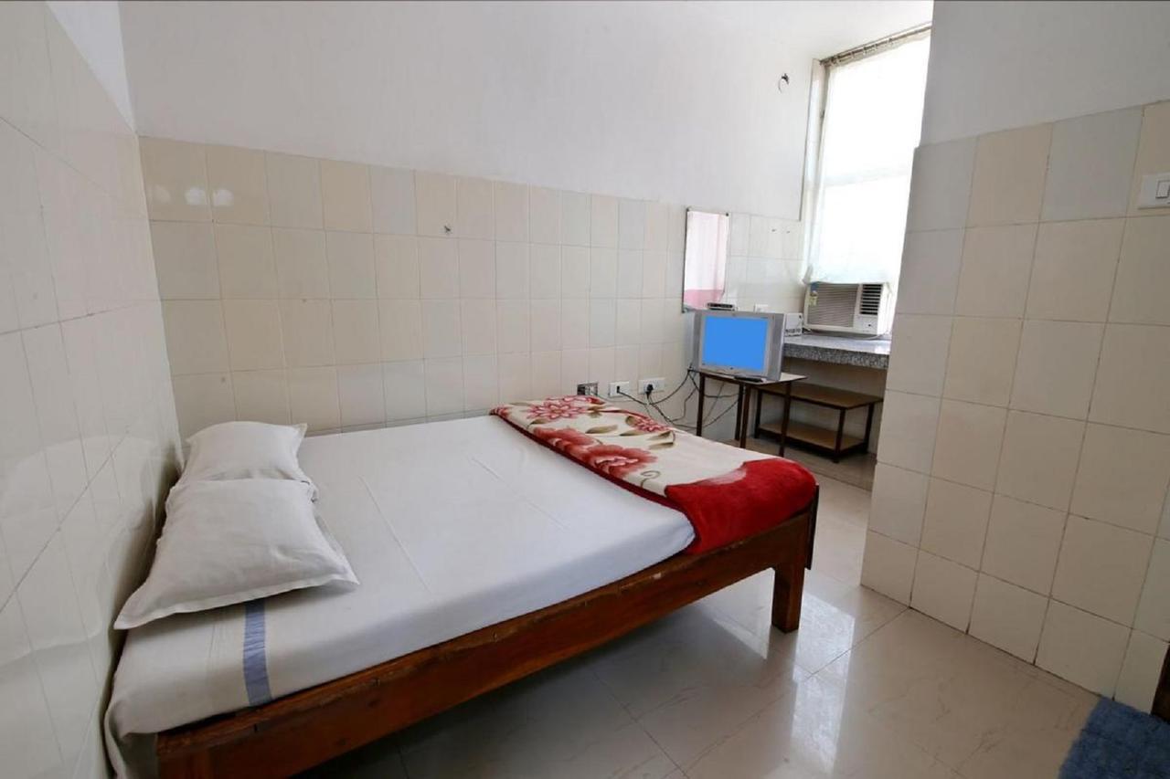 Staywell Hotel Pathānkot Extérieur photo